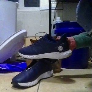 Pray for Birdies mens size 11.5 Shoes